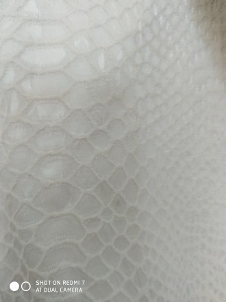 Новый красивый нарядный, ткань под кожу рептилии, с карманами, белый пиджак.. . фото 7