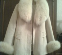 Стильное, теплое пальто 44 размера. Мех-песец, с воротника и рукавов снимается. . . фото 3