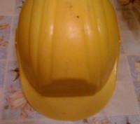 Каска строительная: состояние - есть повреждение (на фото видно), цвет - желтый,. . фото 3