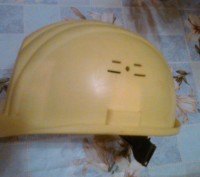 Каска строительная: состояние - есть повреждение (на фото видно), цвет - желтый,. . фото 2