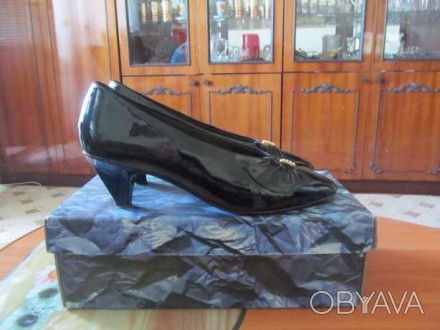 Туфли лаковые, черные, производство Италия, 40 размер, отличное состояние.. . фото 1