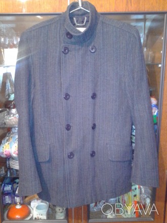Элегантное демисизонное пальто серого цвета в мелкую полоску, 48 размера, на пуг. . фото 1