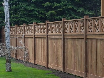 Деревянные заборы и входные ворота отличаются надежностью, простотой и функциона. . фото 10