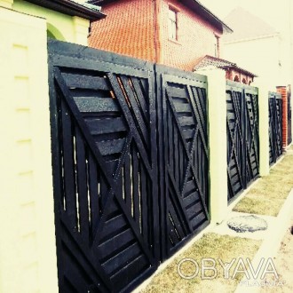 Деревянные заборы и входные ворота отличаются надежностью, простотой и функциона. . фото 1