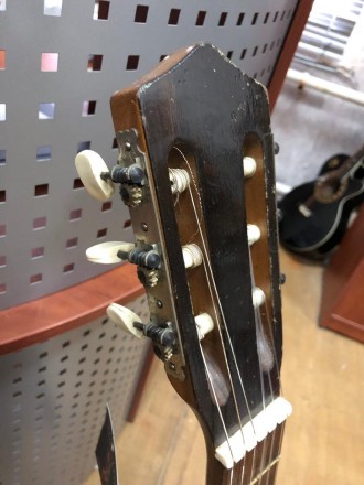 
	Производитель: Чехословакия
	Тип инструмента: Классическая Гитара
	Тип струн: . . фото 6