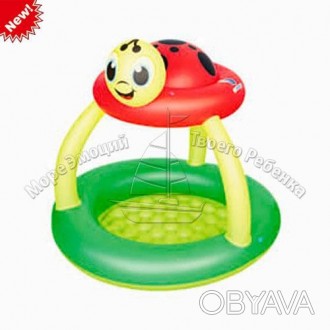 Высота бортиков бассейна позволяет ребенку сидеть в воде комфортно и играть игру. . фото 1