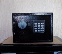 Данный сейф предназначен для хранения денег, небольших объемов документов (паспо. . фото 2