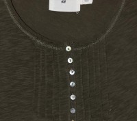 Трикотажная блуза H&M, р. XS.
Круглый вырез, впереди перламутровые пуговки.
Тк. . фото 3