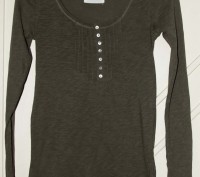 Трикотажная блуза H&M, р. XS.
Круглый вырез, впереди перламутровые пуговки.
Тк. . фото 2