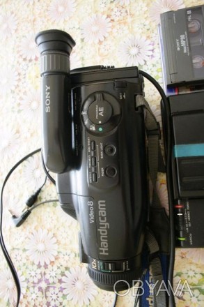 Видеокамера кассетная с блоком питания и оригинальной сумкой,пультом дистанционн. . фото 1