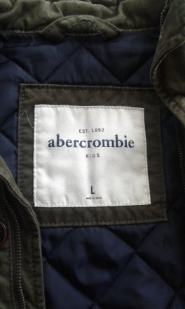 Курточка ABERCROMBIE на осень , размер L (42).
Без деффектов,защитного цвета .Ц. . фото 2
