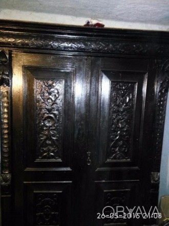 Продам очень красивый черный старинный шкаф 19 века под реставрацию,есть небольш. . фото 1