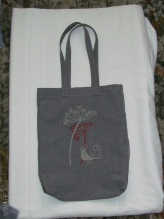 Эко-сумки изготовлены из технического льна (темные) и смесовой ткани (светлее), . . фото 1