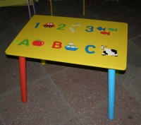 Акция!Детский новый столик из мдф с деревянными ножками,размер: 60 см на 40 см ,. . фото 2