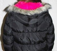 Куртка пуховик на девочку.
Цвет: черный с розовым.
Материал полиэстер.
Размер. . фото 3