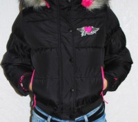 Куртка пуховик на девочку.
Цвет: черный с розовым.
Материал полиэстер.
Размер. . фото 2