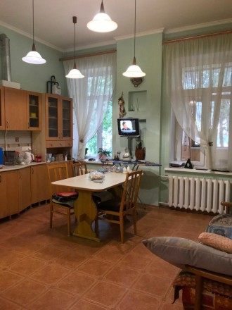 В продаже 3-комнатная квартира в самом сердце города, на ул. М. Грушевского 4б (. Центр. фото 2