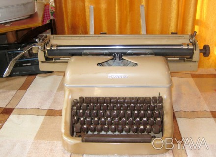 Німецька друкарська машинка у відмінному стані, повністю робоча.
Вироблена: 196. . фото 1