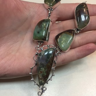 Предлагаем Вам купить красивое ожерелье с природным камнем хризопраз в серебре.
. . фото 2