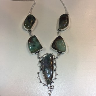 Предлагаем Вам купить красивое ожерелье с природным камнем хризопраз в серебре.
. . фото 4