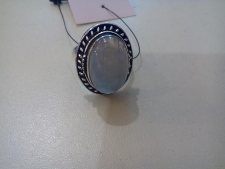 Предлагаем Вам купить кольцо с лунным камнем (адуляр) в серебре.
красивое серебр. . фото 9