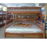 Двухъярусная трёхместная кровать Юлия изготовлена из натуральной древесины (масс. . фото 3