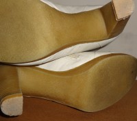 Ботинки зимние женские молочного цвета ,кожаные,р.39.,высота каблука 8 см,высота. . фото 4