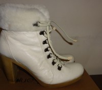 Ботинки зимние женские молочного цвета ,кожаные,р.39.,высота каблука 8 см,высота. . фото 2