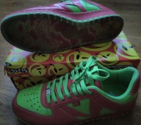 Продам кроссовки Yums Shoes Kiwi-strawberry (фирма Солджа Боя(Soulja Boy))

Кр. . фото 5