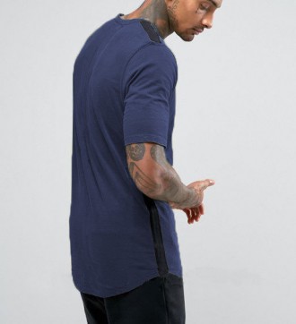 Удлиненная хлопковая мужская футболка "лонг" с черными вставками.. . фото 3