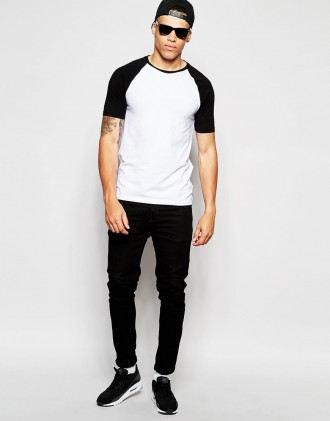 Черно-белая трикотажная мужская футболка с рукавами "реглан".. . фото 4