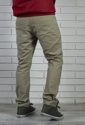 Мужские брюки чинос из приятной к телу хлопковой ткани. 4 вместительных кармана.. . фото 6
