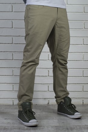 Мужские брюки чинос из приятной к телу хлопковой ткани. 4 вместительных кармана.. . фото 3