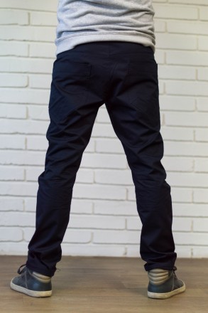 Мужские брюки чинос из легкой хлопковой ткани.. . фото 4