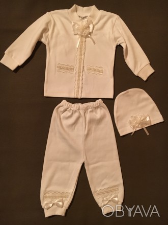 Белый нарядный набор для новорожденных: кофточка, штанишки и шапочка
Нежный три. . фото 1