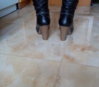 Зимові жіночі чобітки, взуті 1 раз, дуже якісні, зручні і теплі, висота каблука . . фото 5