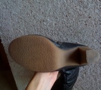 Зимові жіночі чобітки, взуті 1 раз, дуже якісні, зручні і теплі, висота каблука . . фото 6