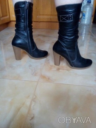 Зимові жіночі чобітки, взуті 1 раз, дуже якісні, зручні і теплі, висота каблука . . фото 1