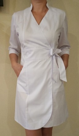 Медицинский халат (платье)  на запах, рукав 3/4, два боковых кармана. воротник с. . фото 2