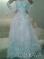 Продам шикарное свадебное платье р.44-48,верх-корсет из атласа на молнии и шнуро. . фото 3