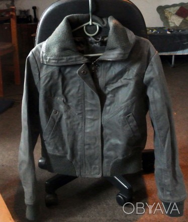 Короткая курточка из натуральной кожи серого цвета. Отделка из текстиля. У куртк. . фото 1