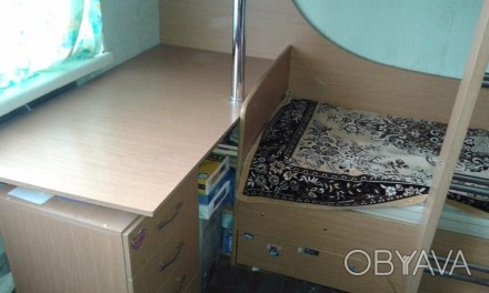 Двохярусне ліжко з двома шухлядами, в комплекті стіл, тумбочка, у столі є 3 поли. . фото 1
