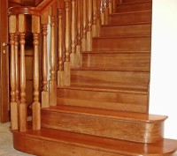 Лестница это изюминка любого помещения. Стильная деревянная лестница украсит и ч. . фото 6