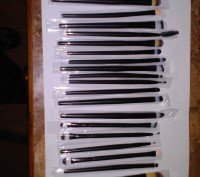 набор кисточек для макияжа - 20 штук в наборе
длина кисточек 15 см. ручки дерев. . фото 3
