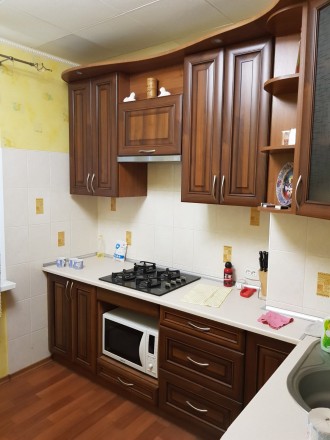 В квартире есть вся необходимая мебель и бытовая техника.Оплата коммунальных усл. Киевский. фото 2