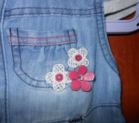 Замечательный  джинсовый сарафан для девочек Цветы. Материал - джинс-плотный. Вн. . фото 4