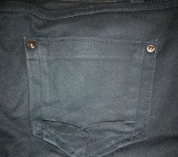 Брюки чёрного цвета с низкой посадкой, по структуре похожи на чёрные джинсы, 95%. . фото 5