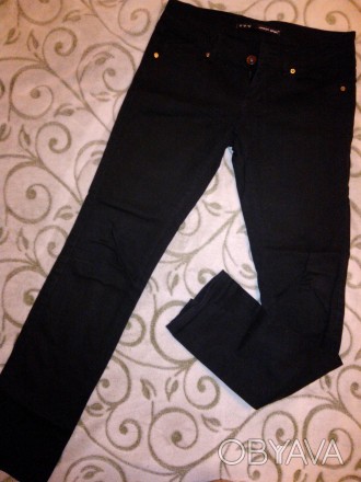Брюки чёрного цвета с низкой посадкой, по структуре похожи на чёрные джинсы, 95%. . фото 1