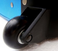 Компактный и функциональный чемодан синего цвета на двух колесах с телескопическ. . фото 9