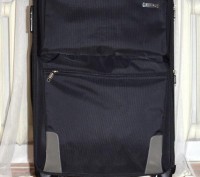 Большой чемодан на четырех колесах "Gupai"

Прочный и удобный чемодан для поез. . фото 2
